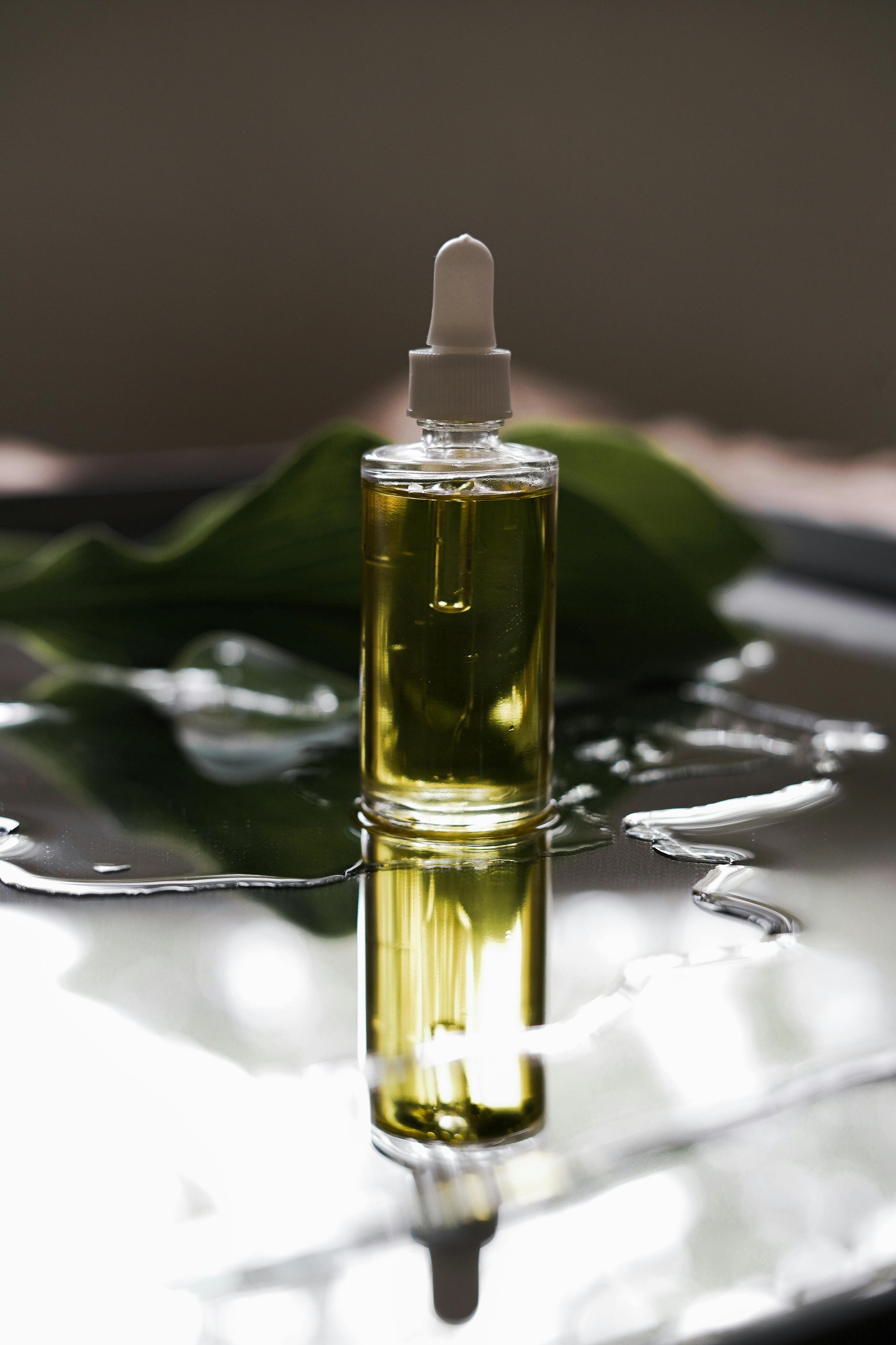 Why Essential Oils Work: 8 Benefits You’ll Love for Mind & Body